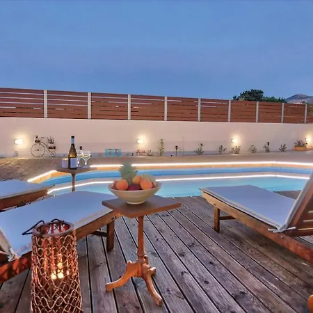 Anacosta Villa, In Villa *